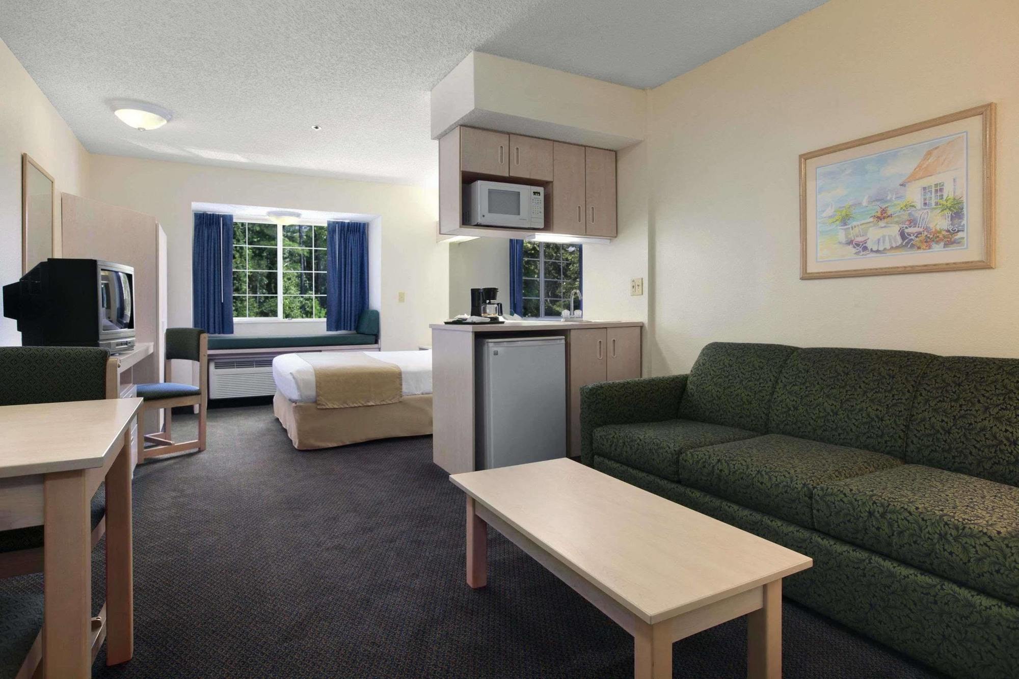 Microtel Inn & Suites By Wyndham Palm Coast I-95 Стая снимка